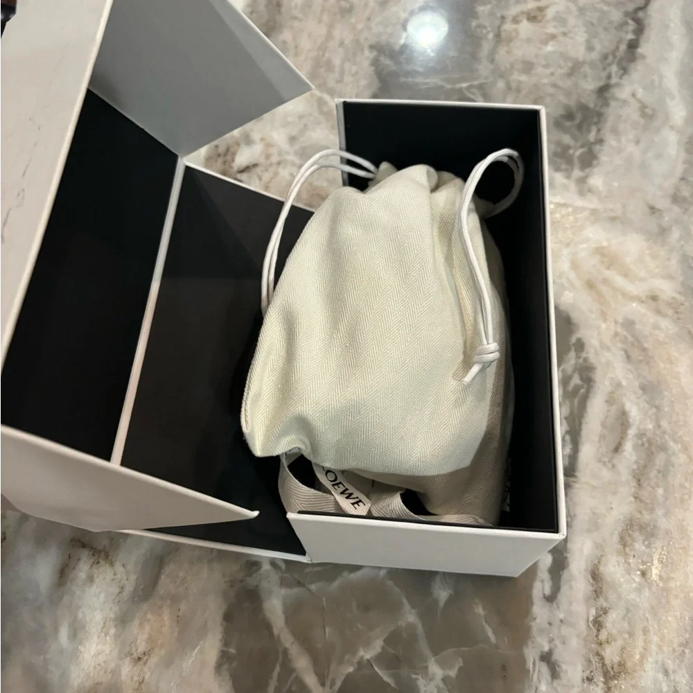 New in box Loewe elephant coin purse rare color!! - Picture 4 of 6